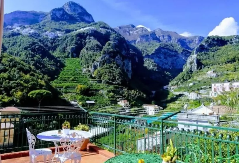 تختخواب و صبحانه La Valle Delle Ferriere