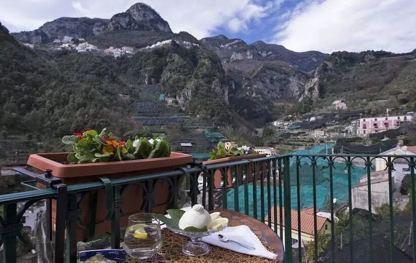 تختخواب و صبحانه La Valle Delle Ferriere
