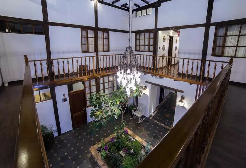Felicia Hotel & Suites