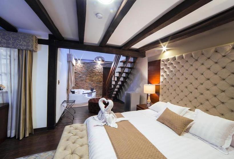 Felicia Hotel & Suites