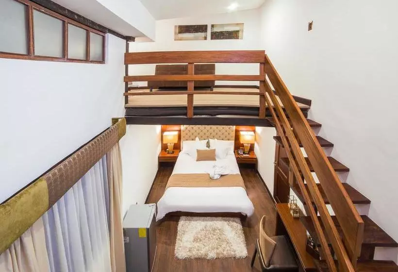 Felicia Hotel & Suites