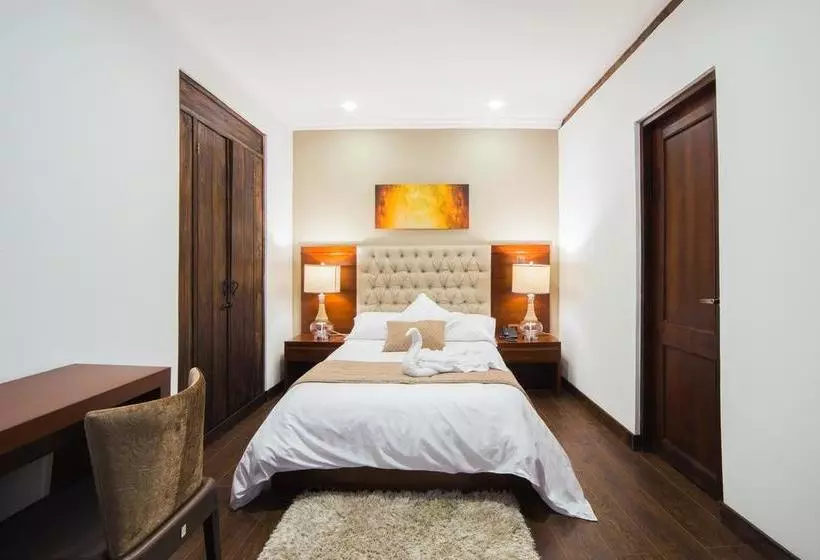 Felicia Hotel & Suites