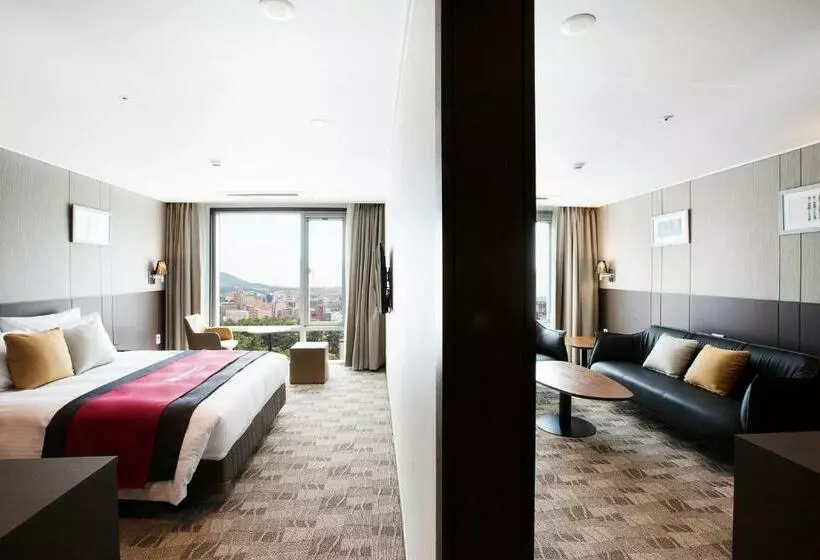 Hotelli Ramada By Wyndham Jeju City Hall