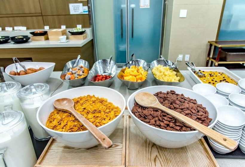 Hotel Ramada By Wyndham Jeju City Hall