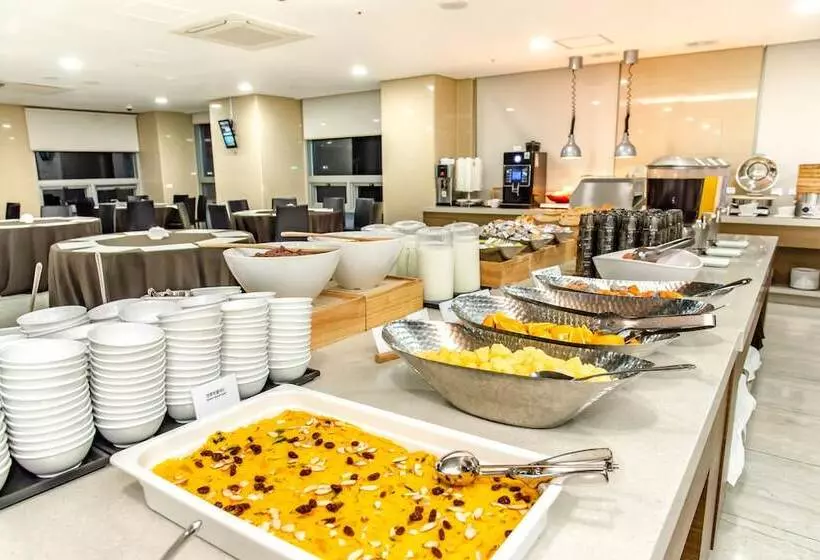 Hotelli Ramada By Wyndham Jeju City Hall