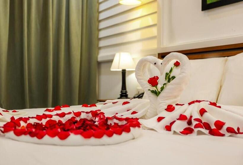 Отель The Tito Suite Residence