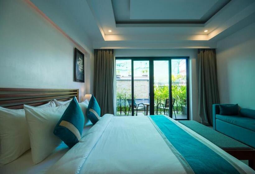 Отель The Tito Suite Residence