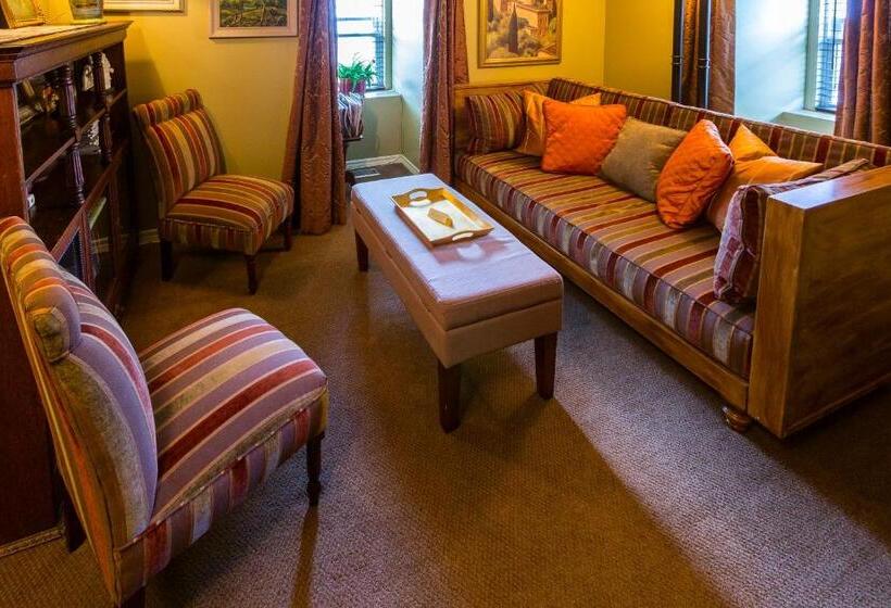 Russell Manor Bed & Breakfast