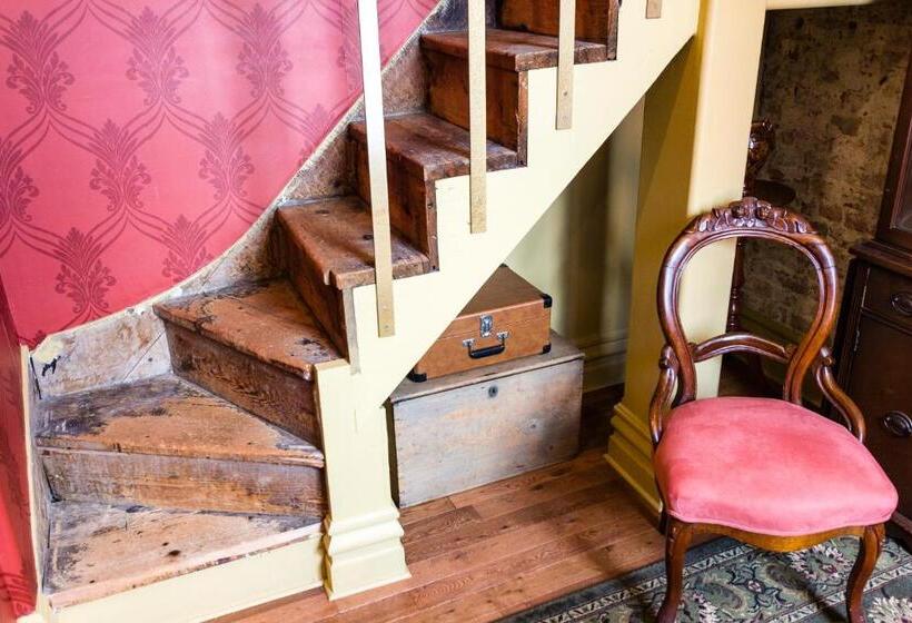 Russell Manor Bed & Breakfast