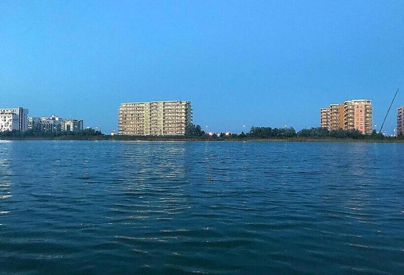 هاستل Max Mamaia Nord