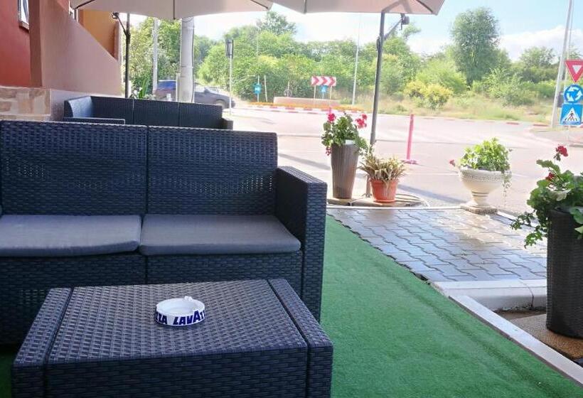 هاستل Max Mamaia Nord