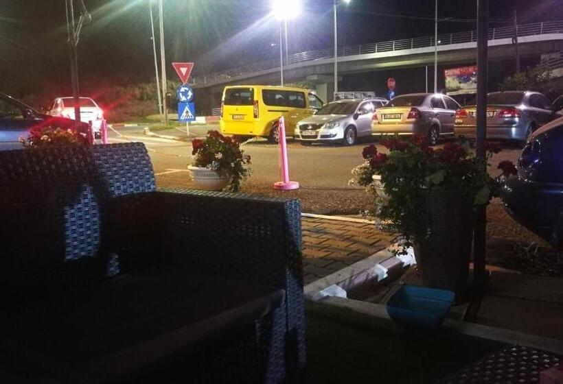 هاستل Max Mamaia Nord