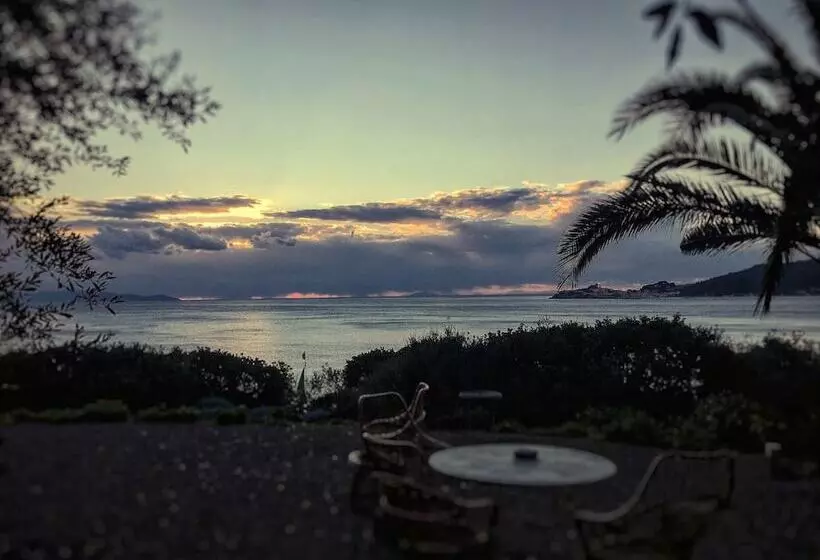 Aamiaismajoitus (B&B) Villa Talamo