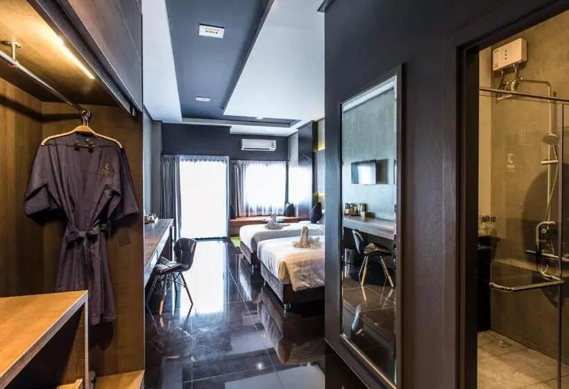 Cresco Hotel Buriram