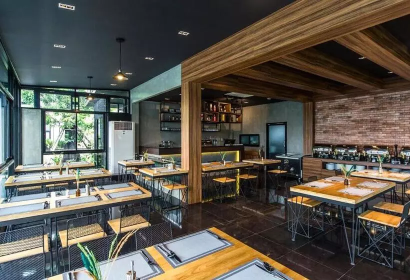 Cresco Hotel Buriram