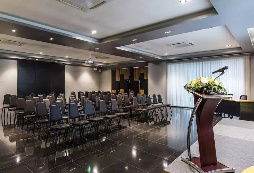 Cresco Hotel Buriram