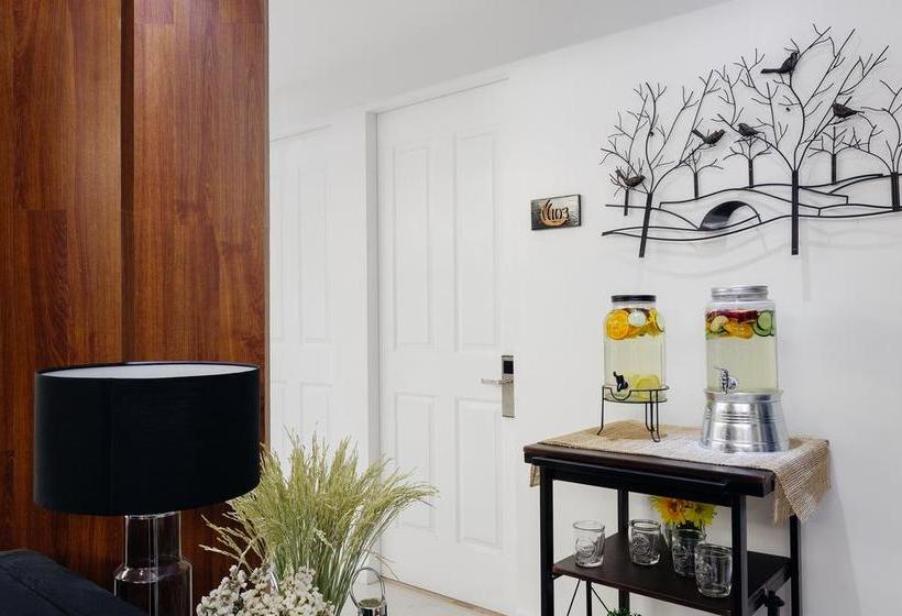 בית מלון כפרי Nest Nano Suites Poblacion   Makati