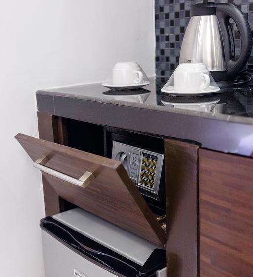 בית מלון כפרי Nest Nano Suites Poblacion   Makati