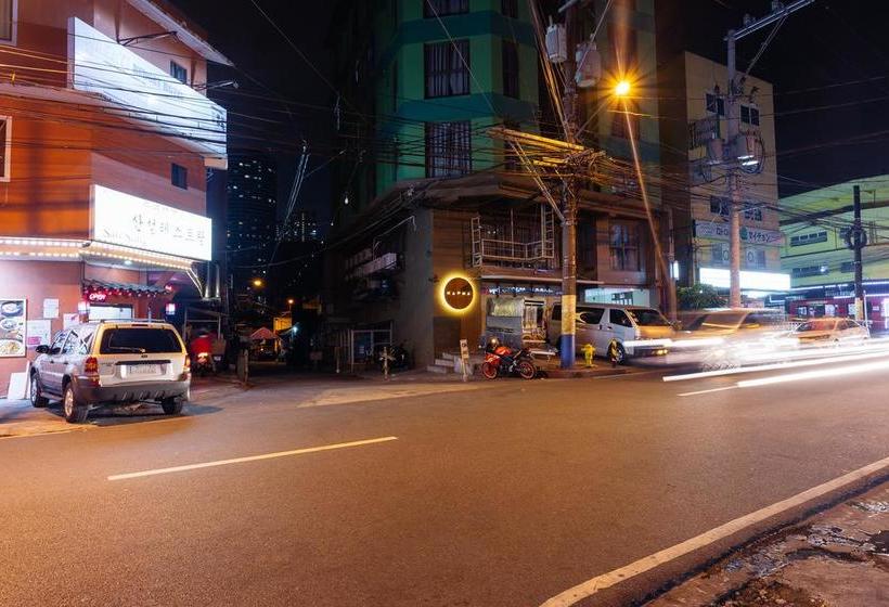 בית מלון כפרי Nest Nano Suites Poblacion   Makati