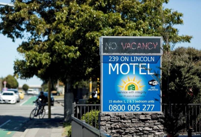 2 On Whiteleigh And 239 On Lincoln Motel