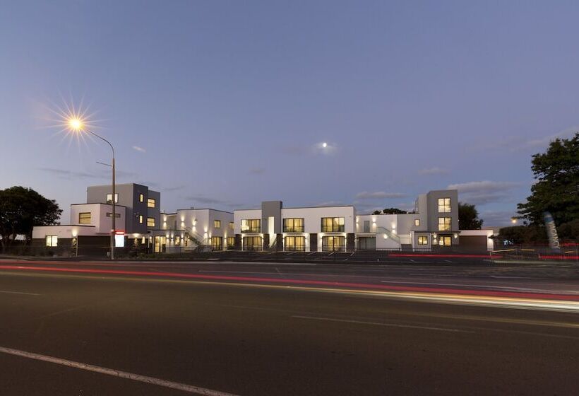 2 On Whiteleigh And 239 On Lincoln Motel