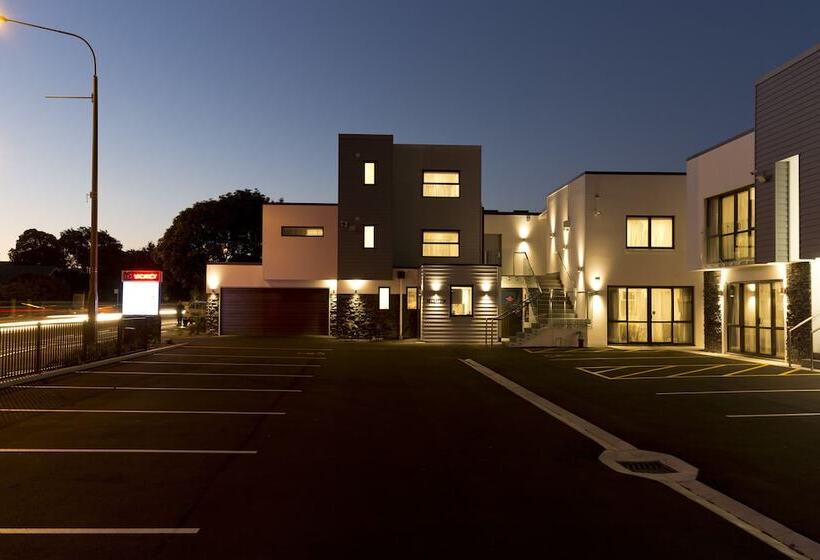 2 On Whiteleigh And 239 On Lincoln Motel