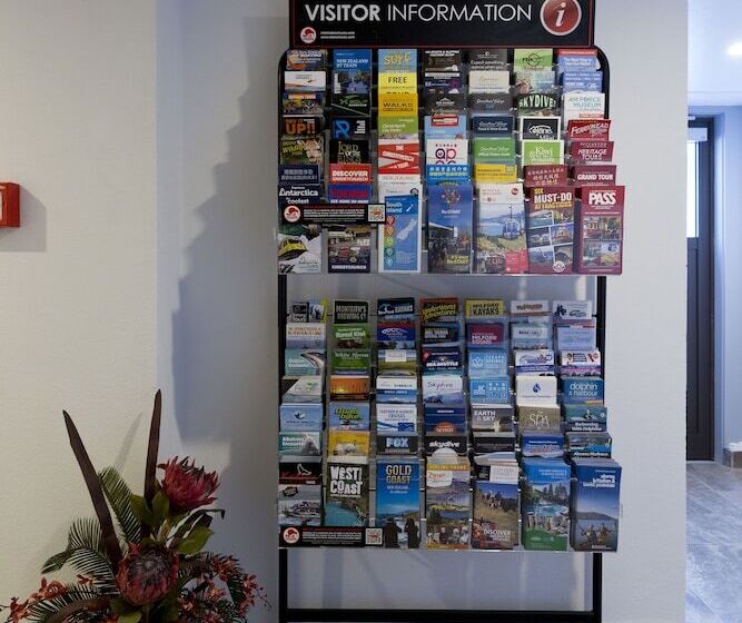 2 On Whiteleigh And 239 On Lincoln Motel