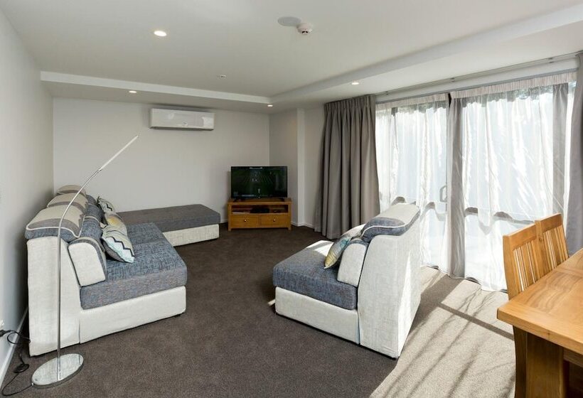 2 On Whiteleigh And 239 On Lincoln Motel