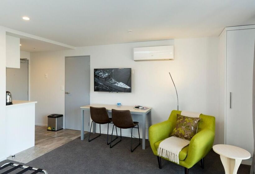 2 On Whiteleigh And 239 On Lincoln Motel