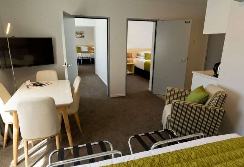 2 On Whiteleigh And 239 On Lincoln Motel