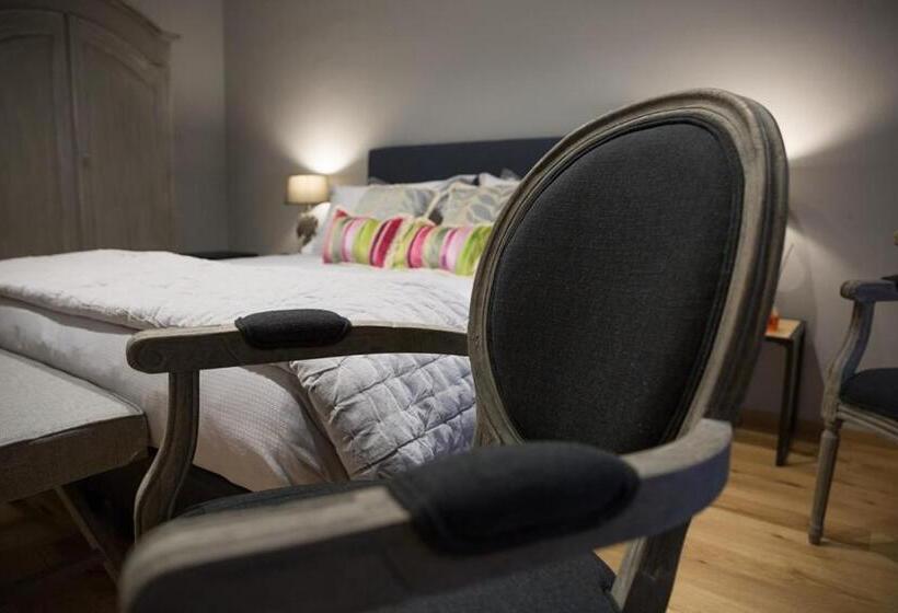 تختخواب و صبحانه Il Duomo Luxury Suite