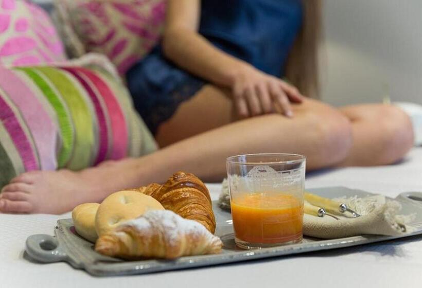 تختخواب و صبحانه Il Duomo Luxury Suite