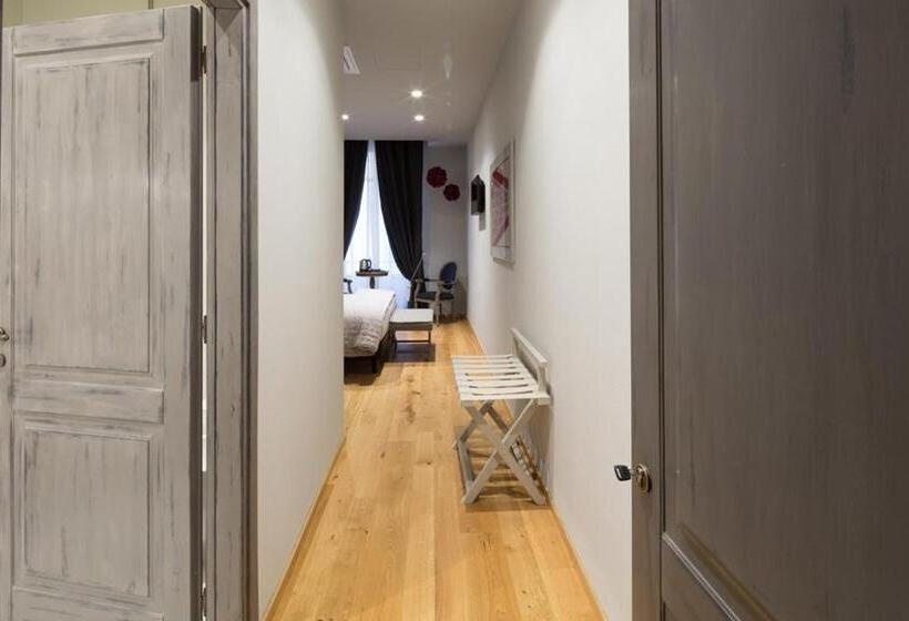 تختخواب و صبحانه Il Duomo Luxury Suite