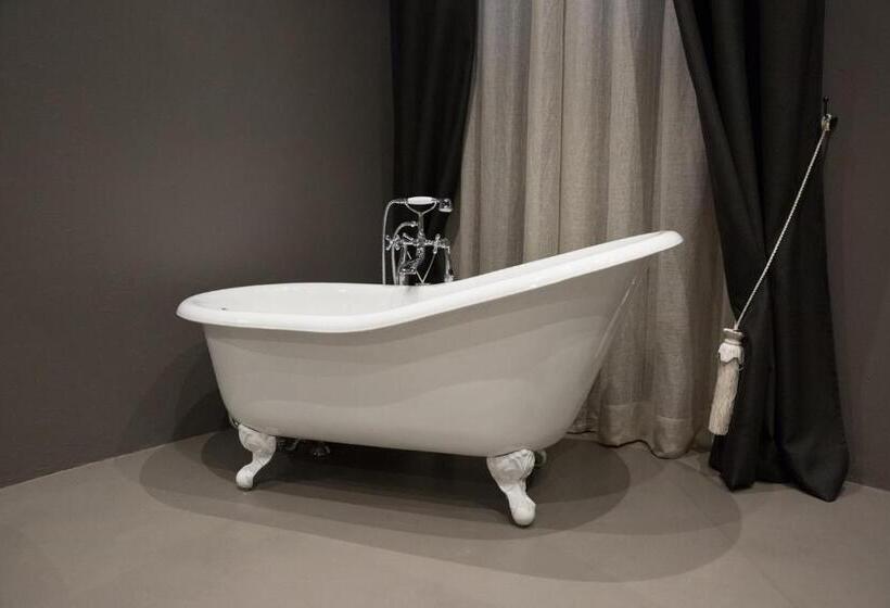 تختخواب و صبحانه Il Duomo Luxury Suite