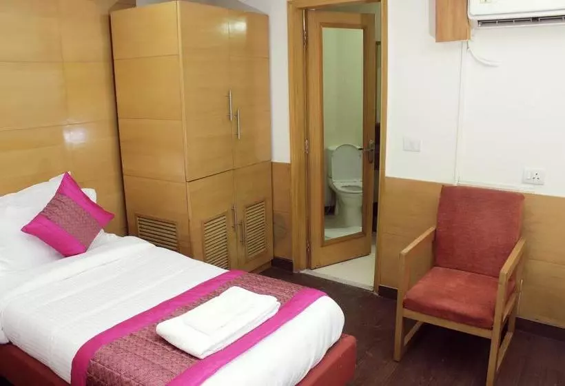 Fabhotel Daffodils Inn Connaught Place