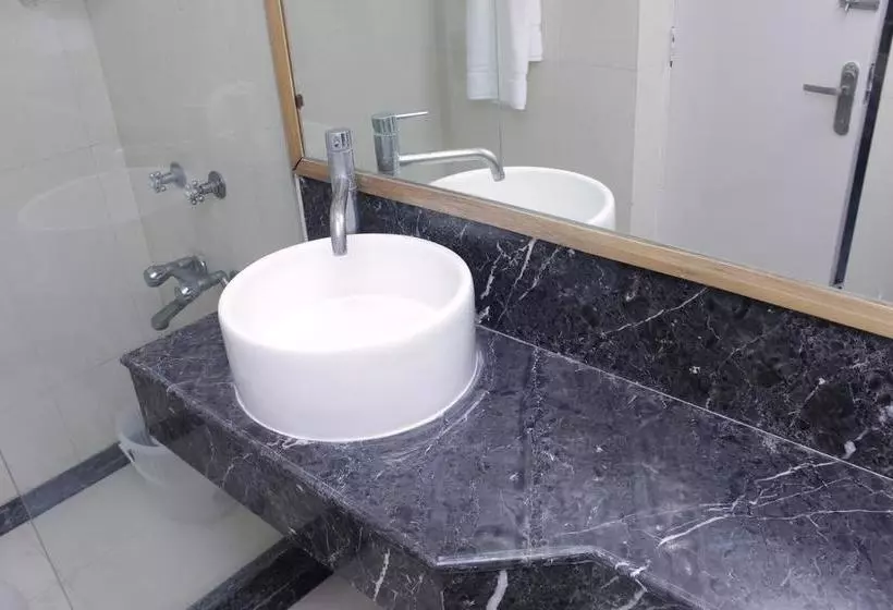 Fabhotel Daffodils Inn Connaught Place