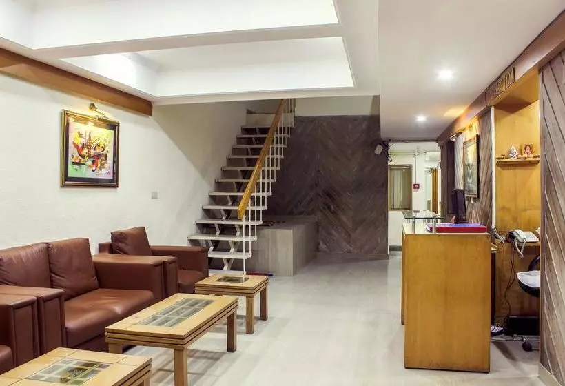 Fabhotel Daffodils Inn Connaught Place