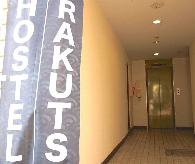 Hostel Rakutsuki
