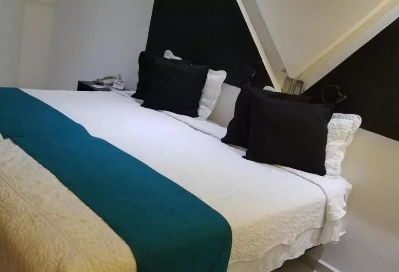 ホテル Dluxe & Suites