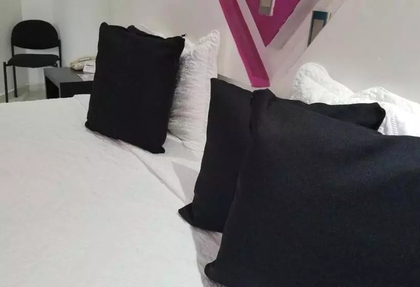 ホテル Dluxe & Suites