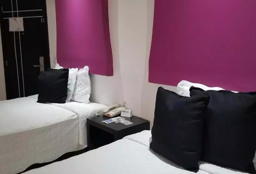 ホテル Dluxe & Suites