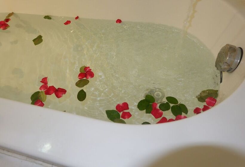 هتل Nan Htike Yadanar