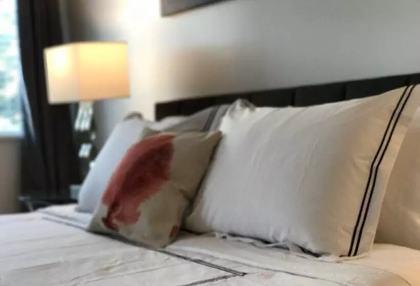 ホテル The Francis Boutique Inn
