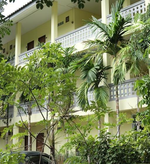 هتل Prasertsri Place