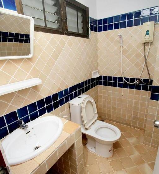 هتل Prasertsri Place