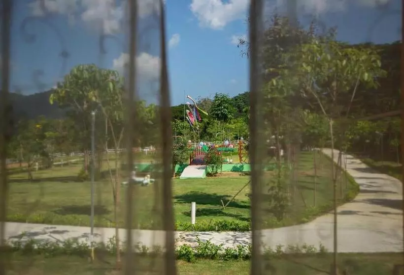Tanihill Resort