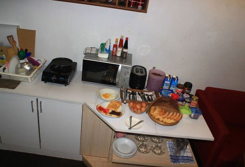 旅馆 Buton Backpacker Lodge