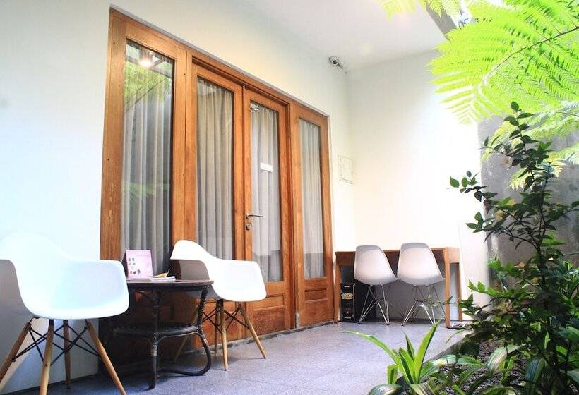 旅馆 Buton Backpacker Lodge