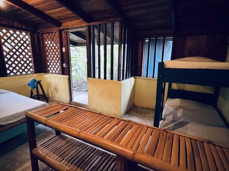 ユースホステル Puerto Viejo