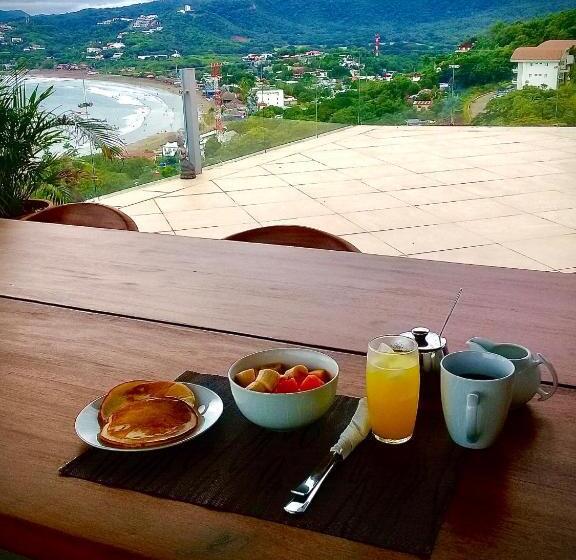 تختخواب و صبحانه Casa Chachacha